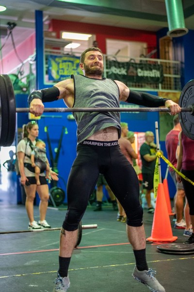 crossfit-athlete-performing-a-snatch